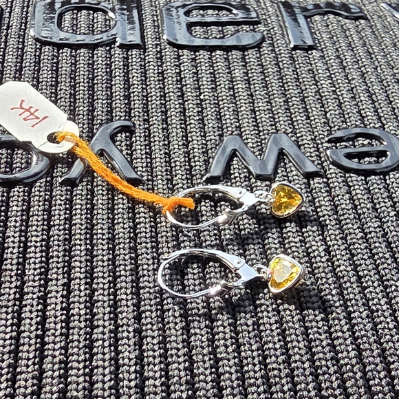 🎀💫14K Real White Gold Heart Earrings💫🎀 - Picture 2 of 4